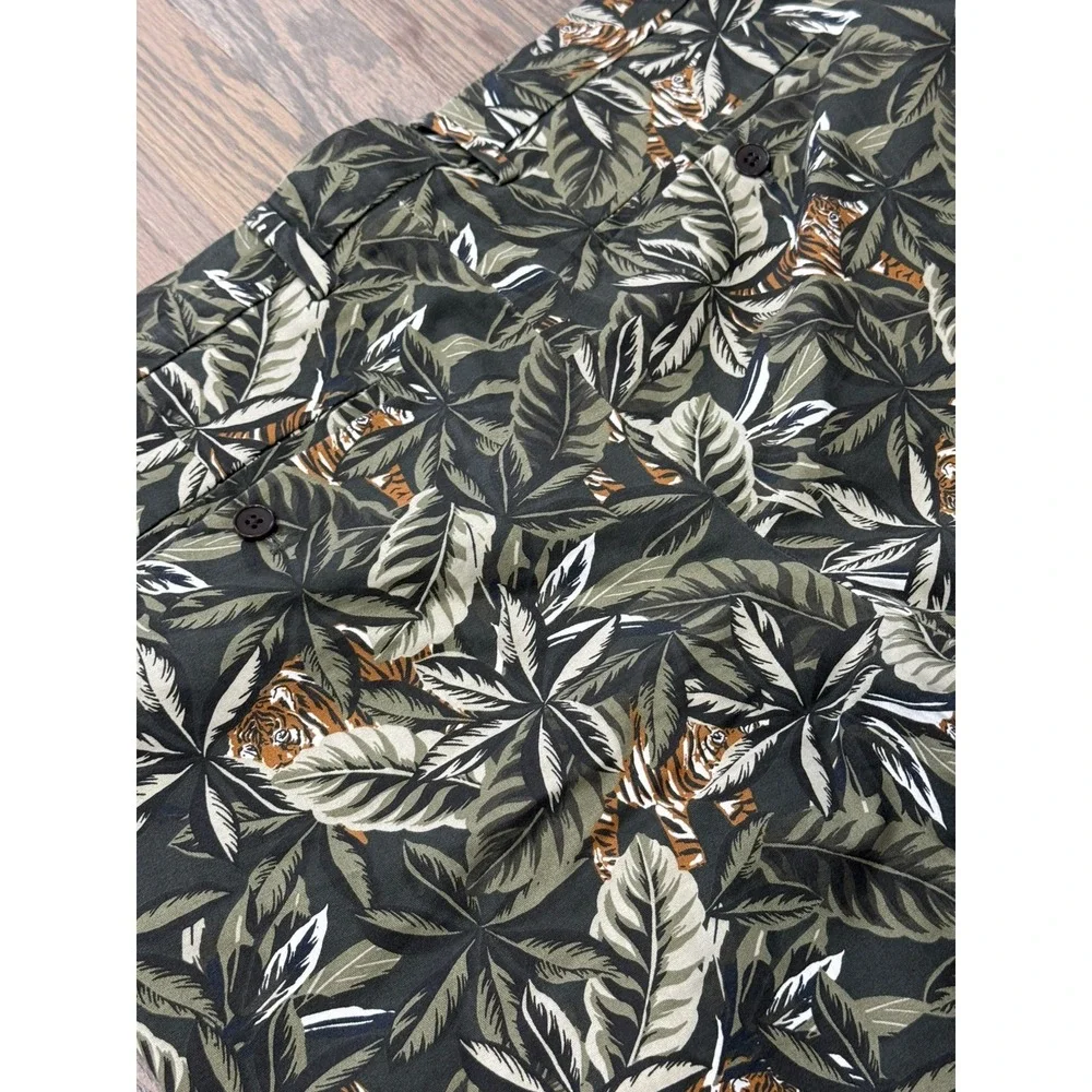 Banana Republic Mens Tropical Aiden Tiger Jungle Bermuda Chino Shorts 36 Green